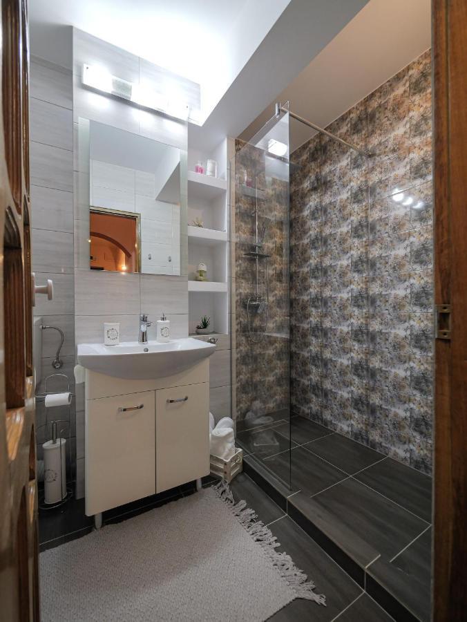Luxury Ultracentral Árgyasudvarhely Kültér fotó